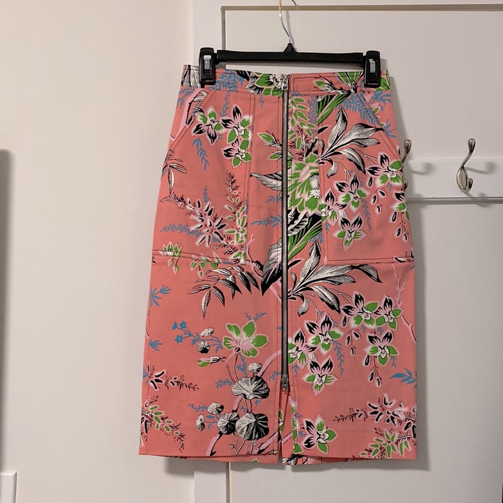 Diane Von Furstenberg print A-line skirt, size 4, front full zipper